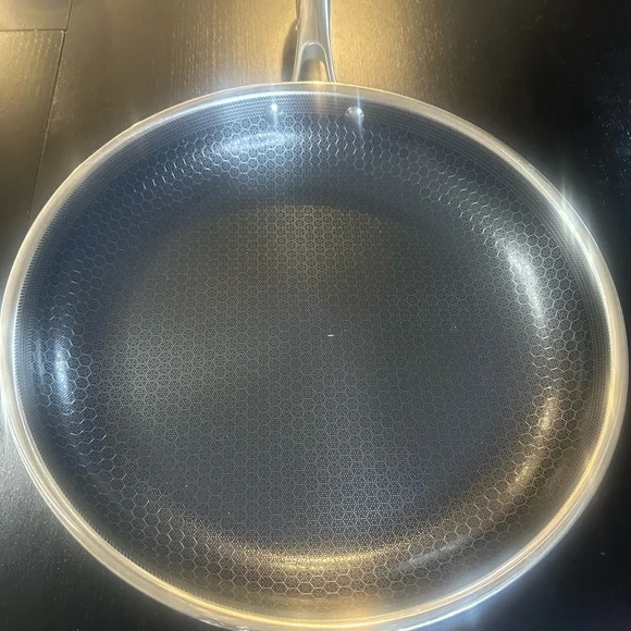 Premium Non-Stick Skillet with Metallic Handle - Picture 1 of 7